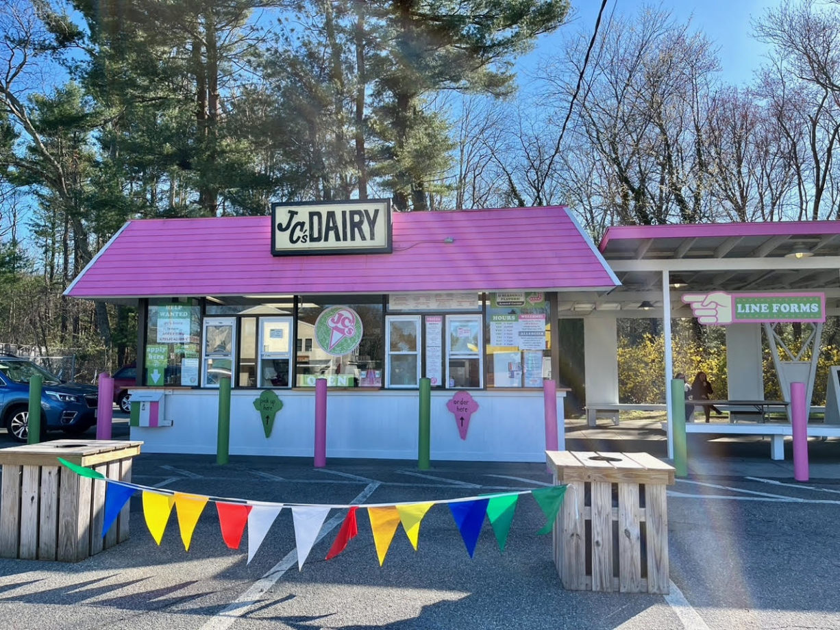 Spring Treats! 10 Walks Paired with Ice Cream Shops North and South