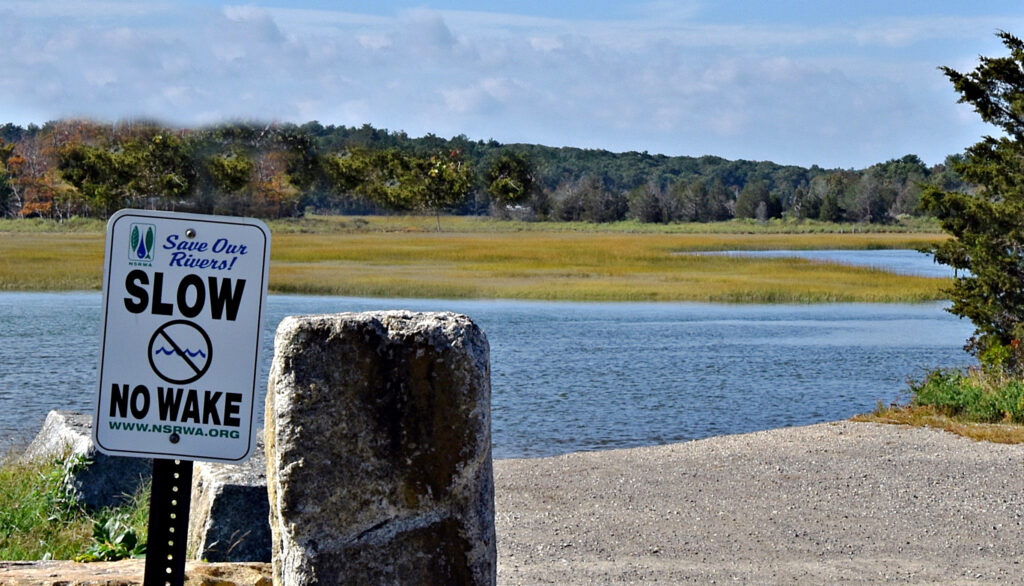Slow No Wake Sign